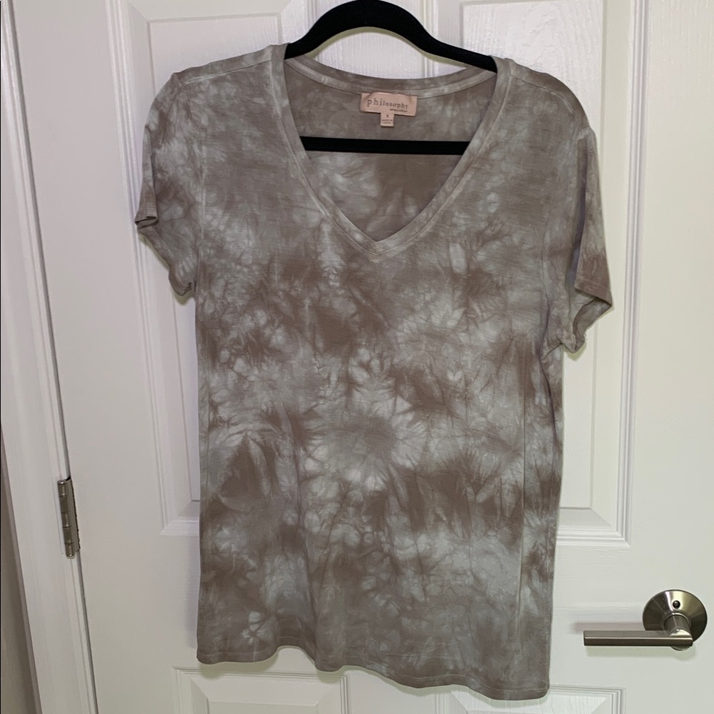 Philosophy tan tie-dyed v-neck t-shirt size small